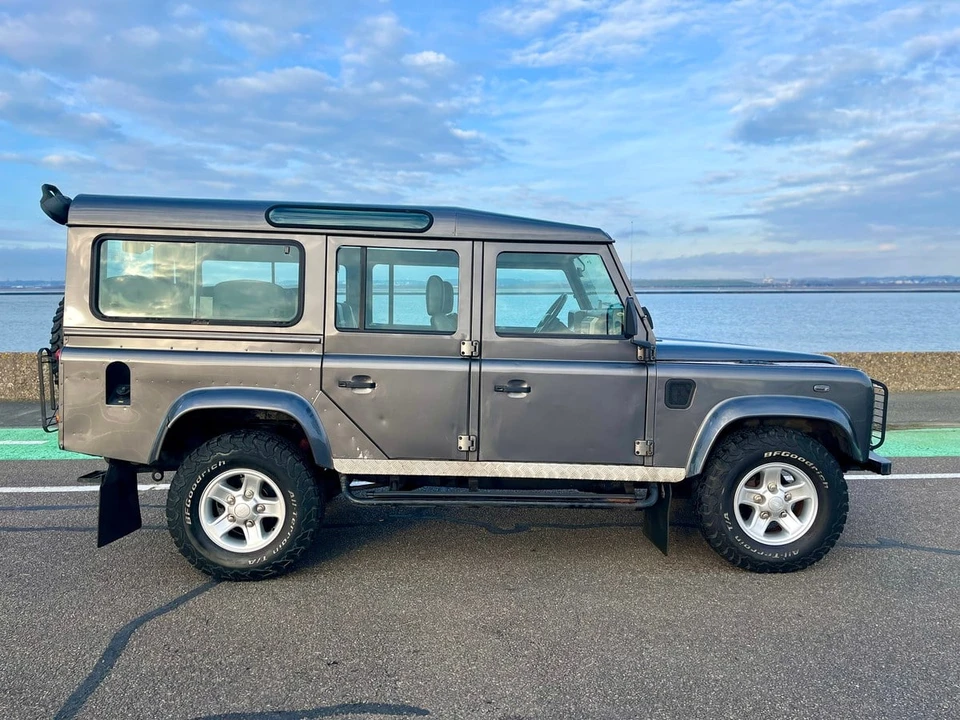 2003 Land Rover Defender 110 - Image 8 of 30
