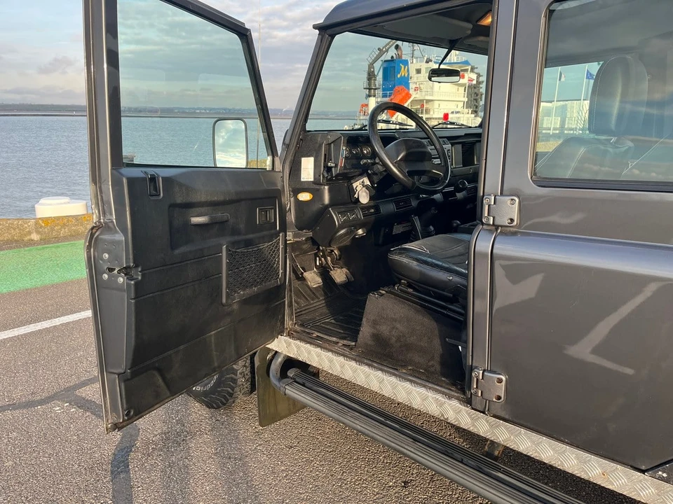 2003 Land Rover Defender 110 - Image 14 of 30