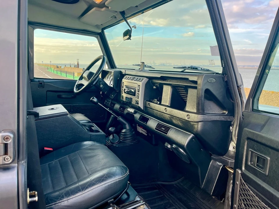 2003 Land Rover Defender 110 - Image 21 of 30