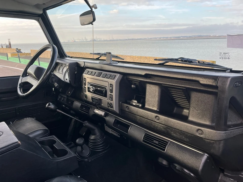 2003 Land Rover Defender 110 - Image 22 of 30