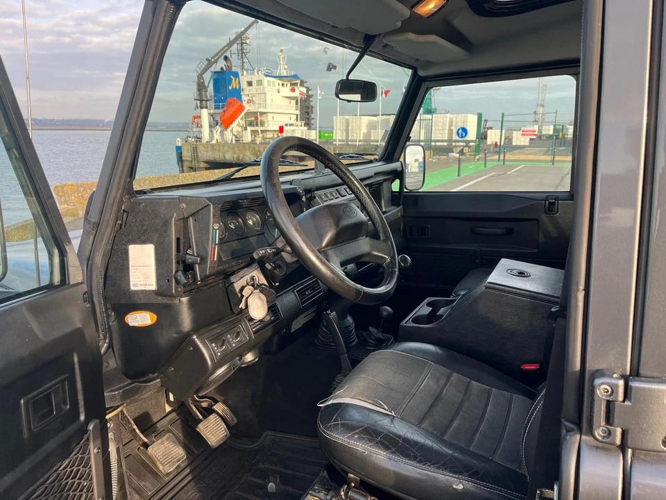 2003 Land Rover Defender 110 - Image 15 of 30