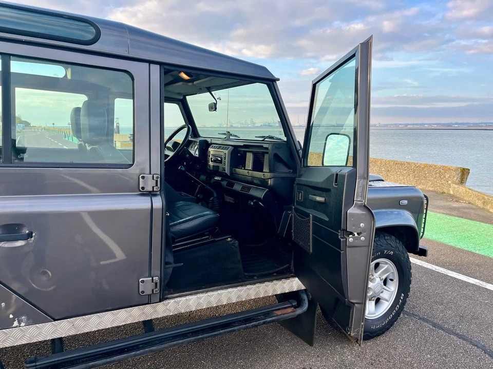 2003 Land Rover Defender 110 - Image 19 of 30
