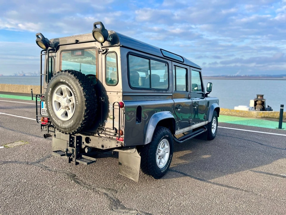 2003 Land Rover Defender 110 - Image 12 of 30