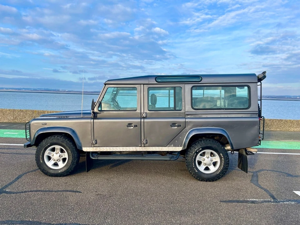 2003 Land Rover Defender 110 - Image 9 of 30
