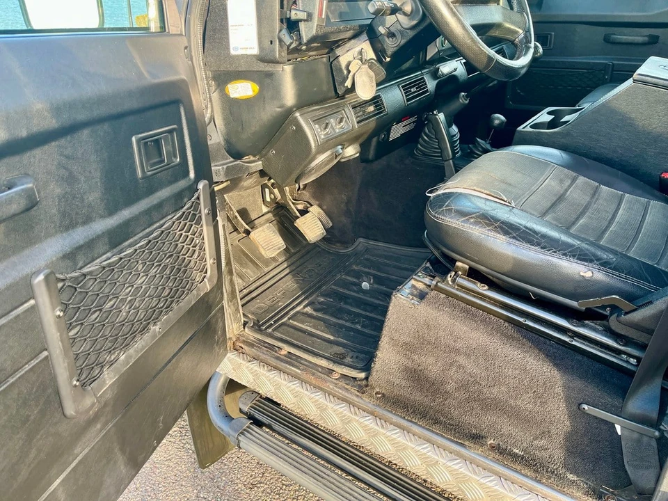 2003 Land Rover Defender 110 - Image 16 of 30