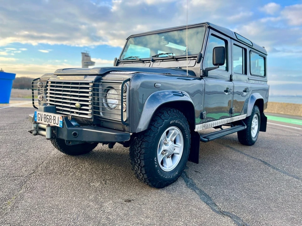 2003 Land Rover Defender 110 - Image 6 of 30