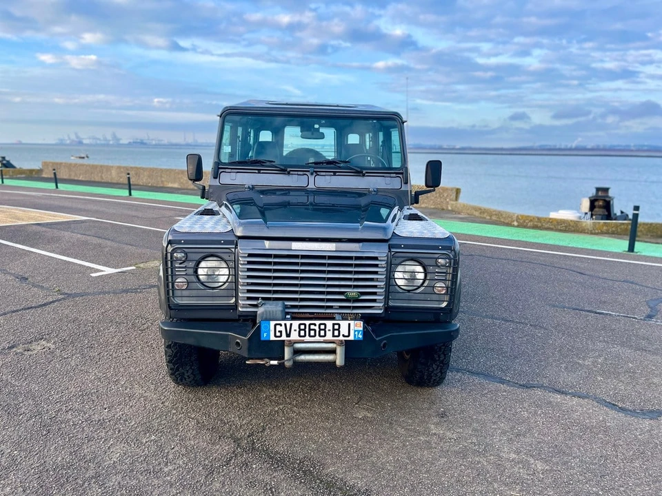 2003 Land Rover Defender 110 - Image 3 of 30