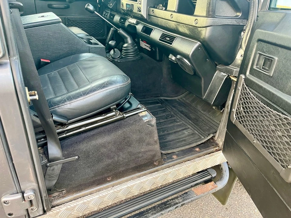 2003 Land Rover Defender 110 - Image 20 of 30