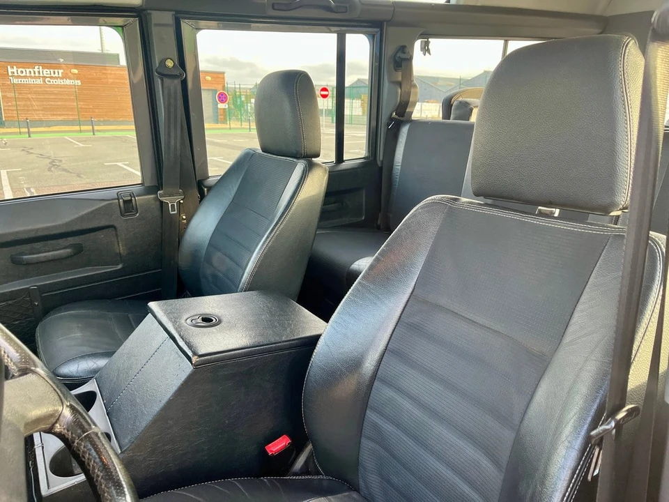 2003 Land Rover Defender 110 - Image 18 of 30