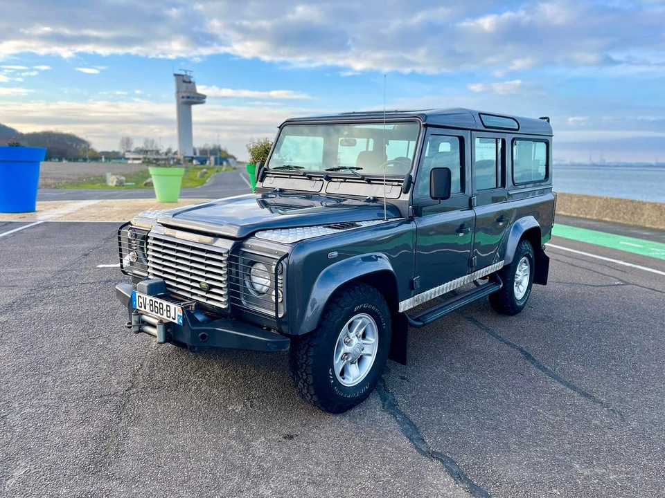 2003 Land Rover Defender 110 - Image 5 of 30