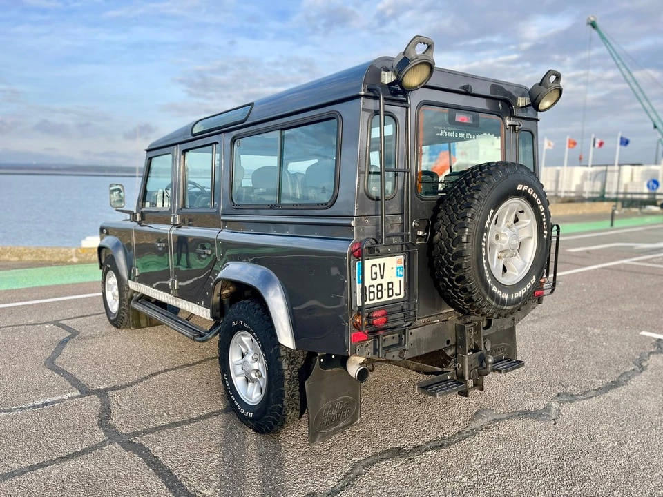 2003 Land Rover Defender 110 - Image 13 of 30