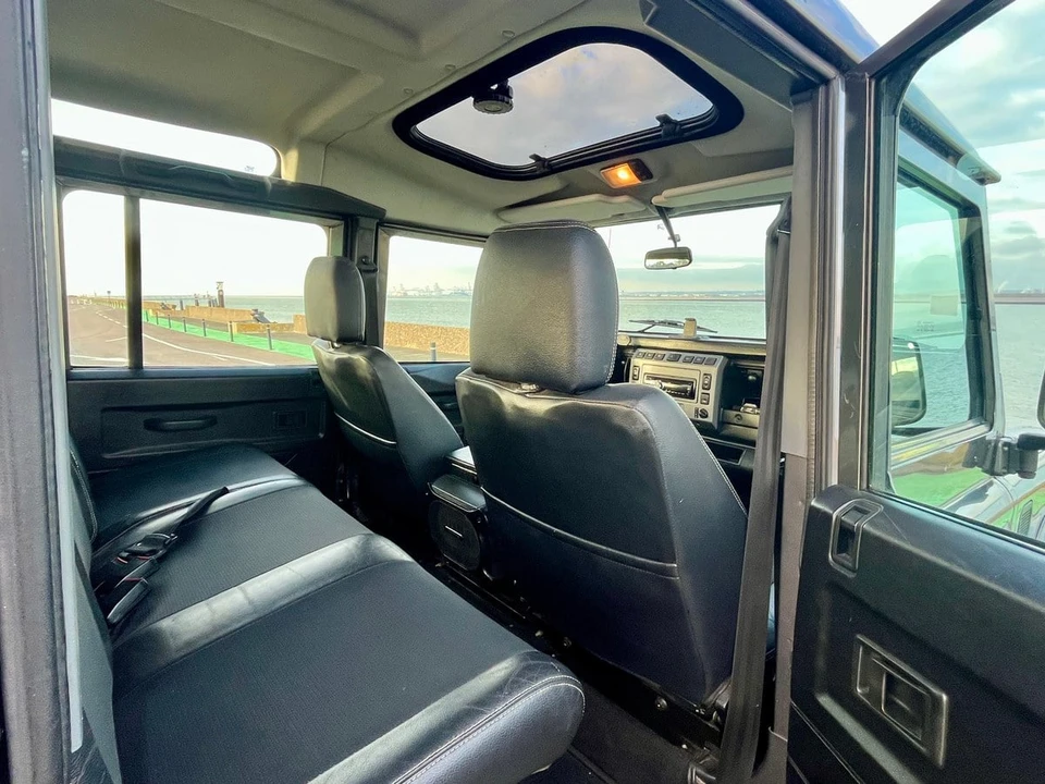 2003 Land Rover Defender 110 - Image 26 of 30