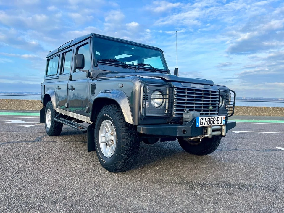 2003 Land Rover Defender 110 - Image 2 of 30