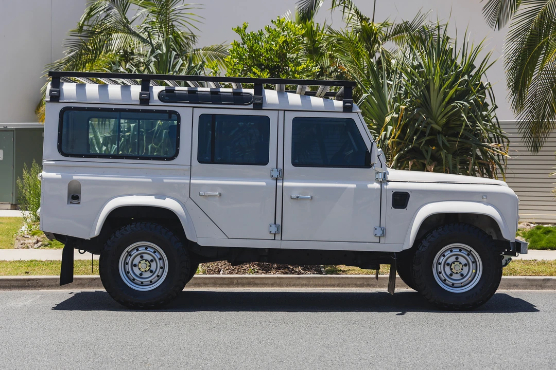 2033 Land Rover Defender 110 - Image 4 of 31