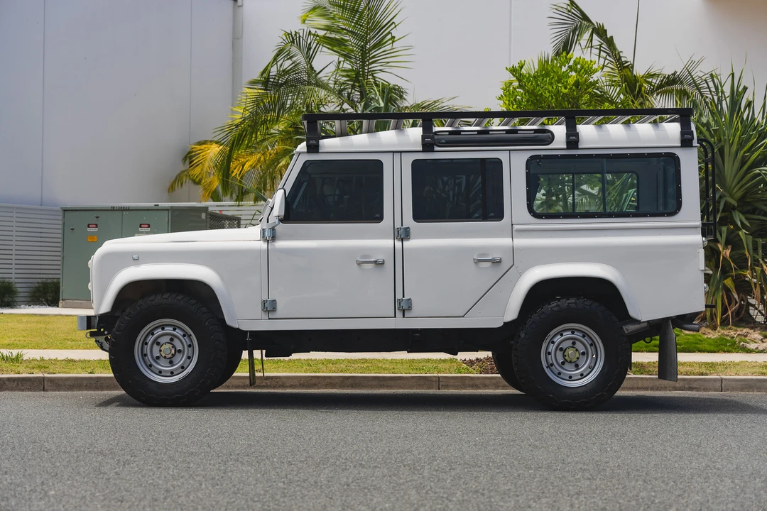 2033 Land Rover Defender 110 - Image 18 of 31