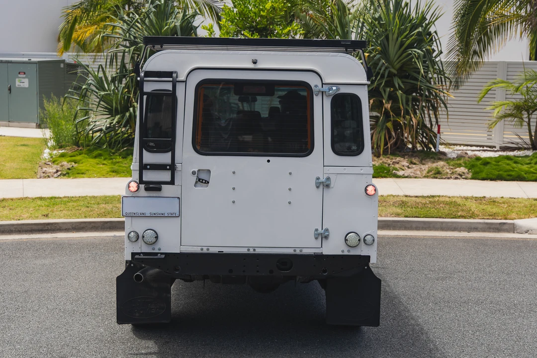 2033 Land Rover Defender 110 - Image 27 of 31
