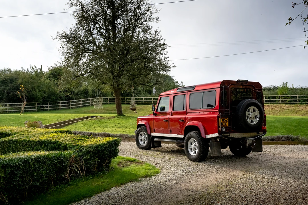 2003 Land Rover Defender 110 - Image 11 of 31