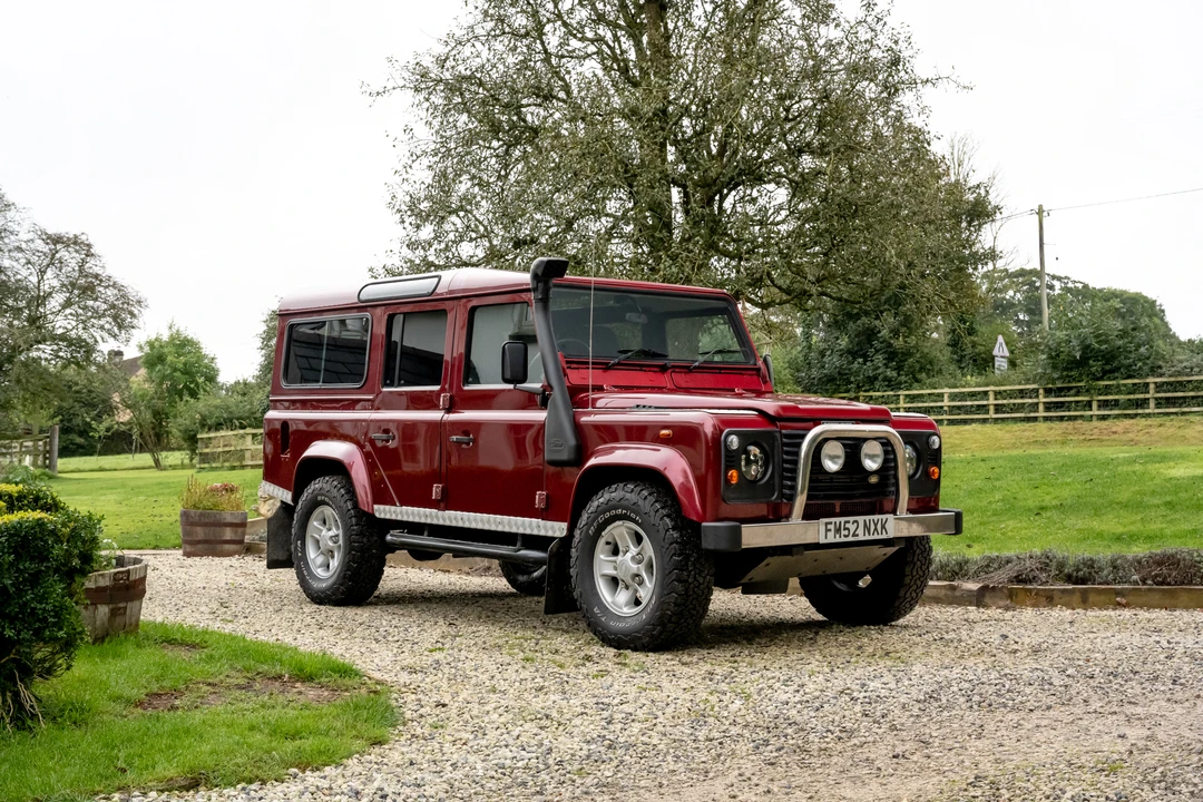 2003 Land Rover Defender 110 - Image 10 of 31