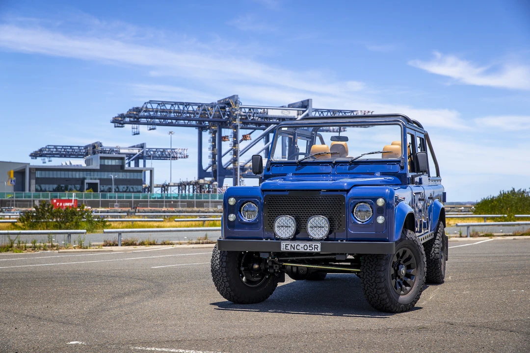 2003 Land Rover Defender 110 - Image 6 of 31