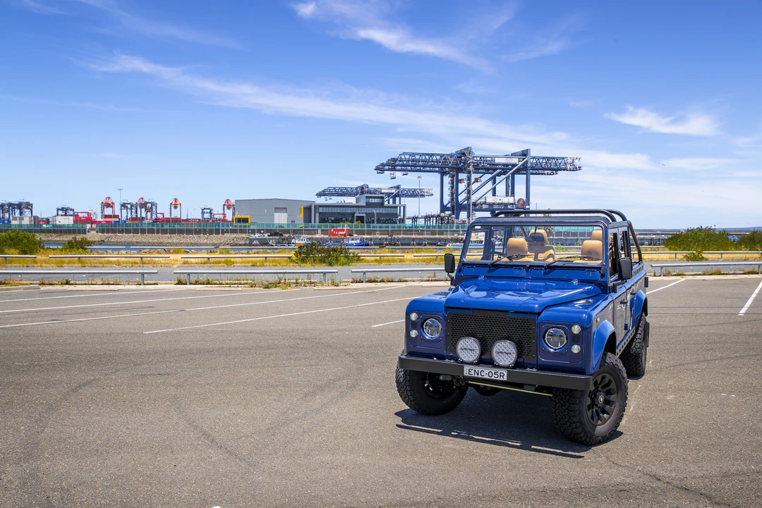 2003 Land Rover Defender 110 - Image 9 of 31