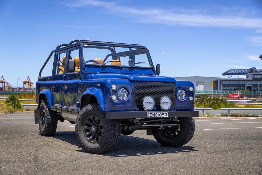 2003 Land Rover Defender 110 - Image 10 of 31