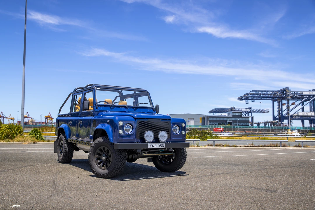 2003 Land Rover Defender 110 - Image 11 of 31