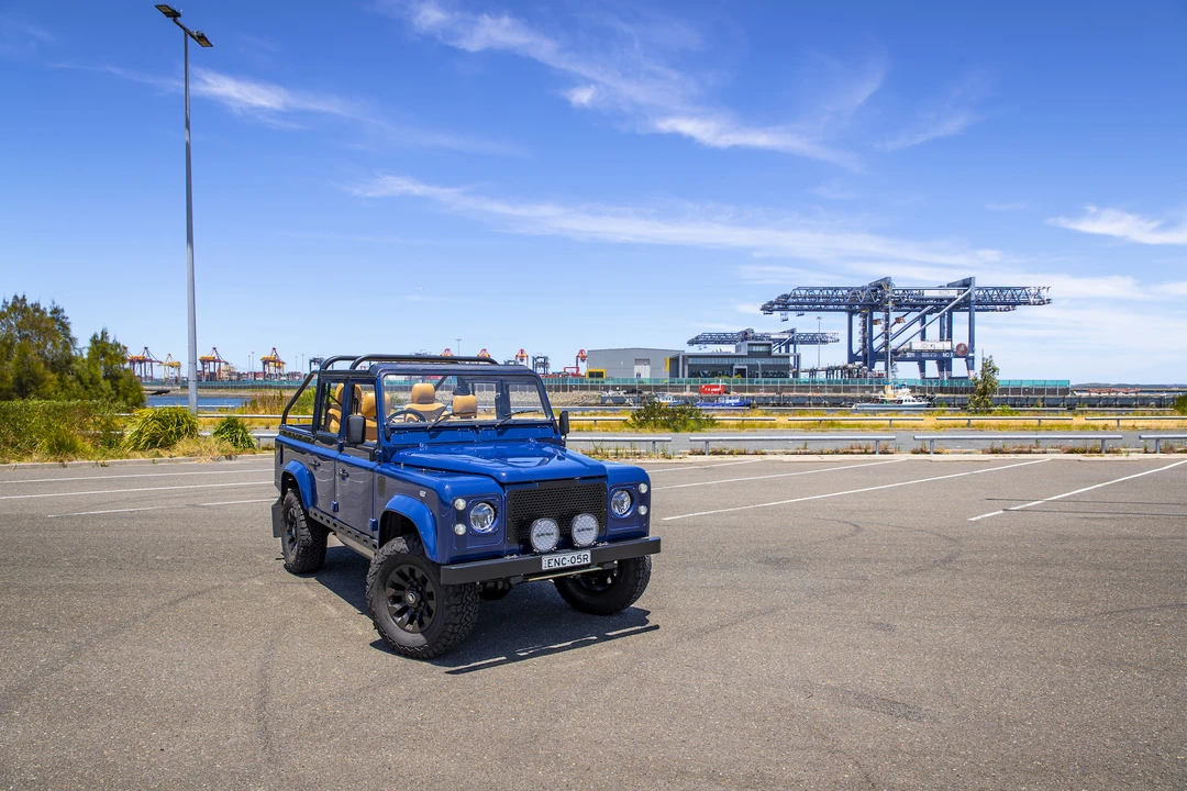 2003 Land Rover Defender 110 - Image 7 of 31