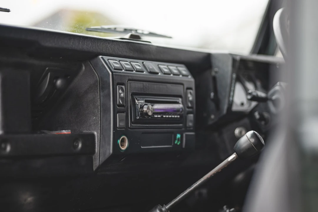 2003 Land Rover Defender 110 - Image 23 of 30
