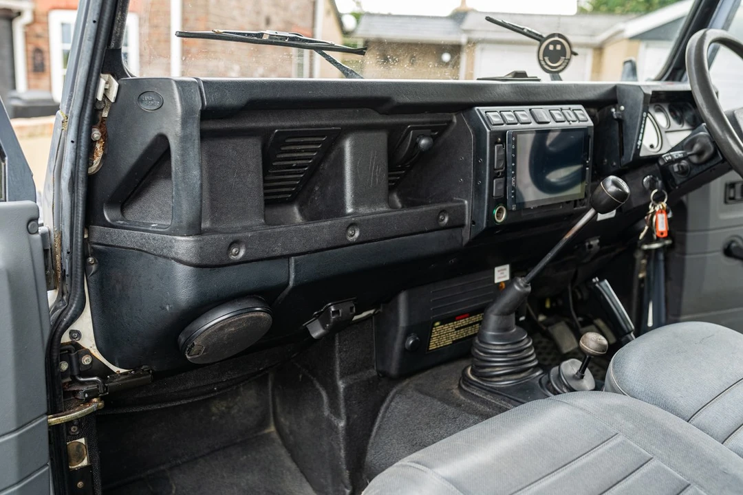 2003 Land Rover Defender 110 - Image 24 of 30