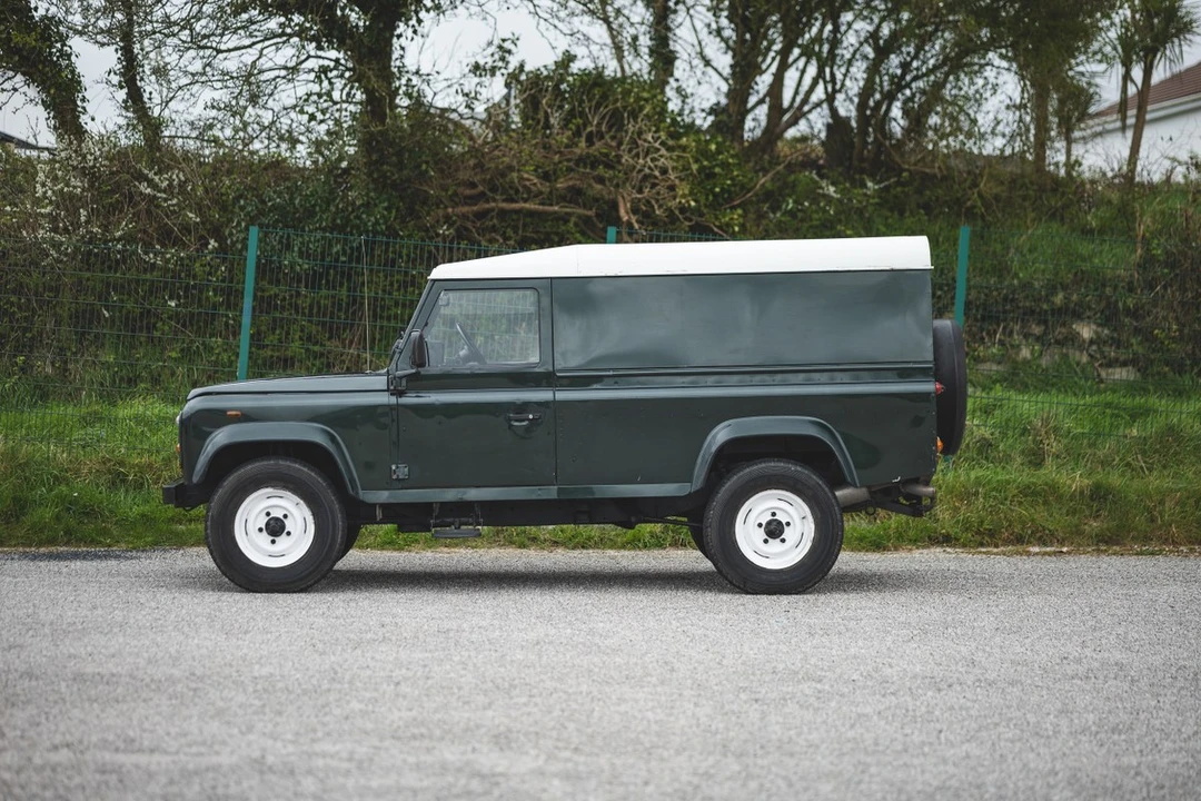 2003 Land Rover Defender 110 - Image 11 of 30