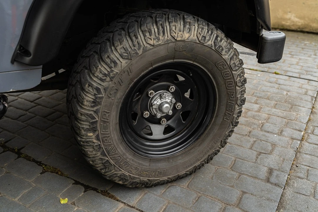 2003 Land Rover Defender 110 - Image 11 of 30