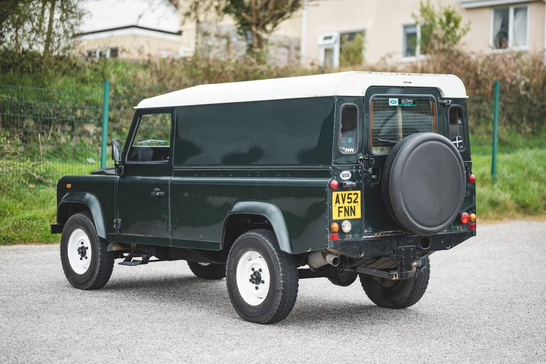 2003 Land Rover Defender 110 - Image 9 of 30