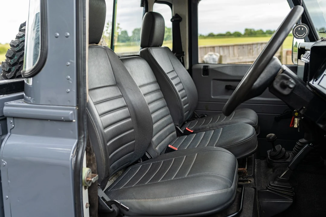 2003 Land Rover Defender 110 - Image 16 of 30