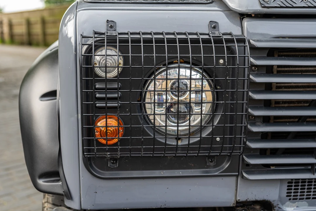 2003 Land Rover Defender 110 - Image 14 of 30