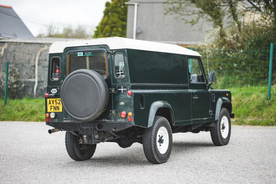 2003 Land Rover Defender 110 - Image 10 of 30