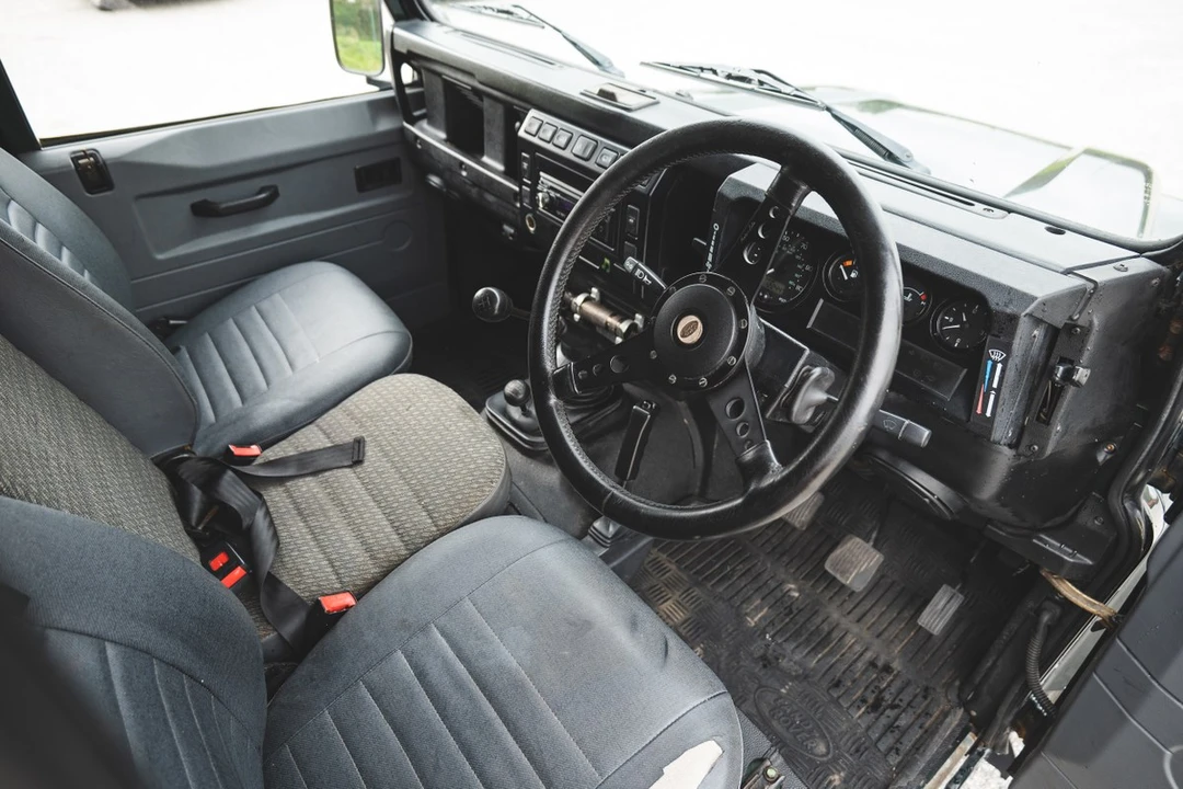 2003 Land Rover Defender 110 - Image 22 of 30