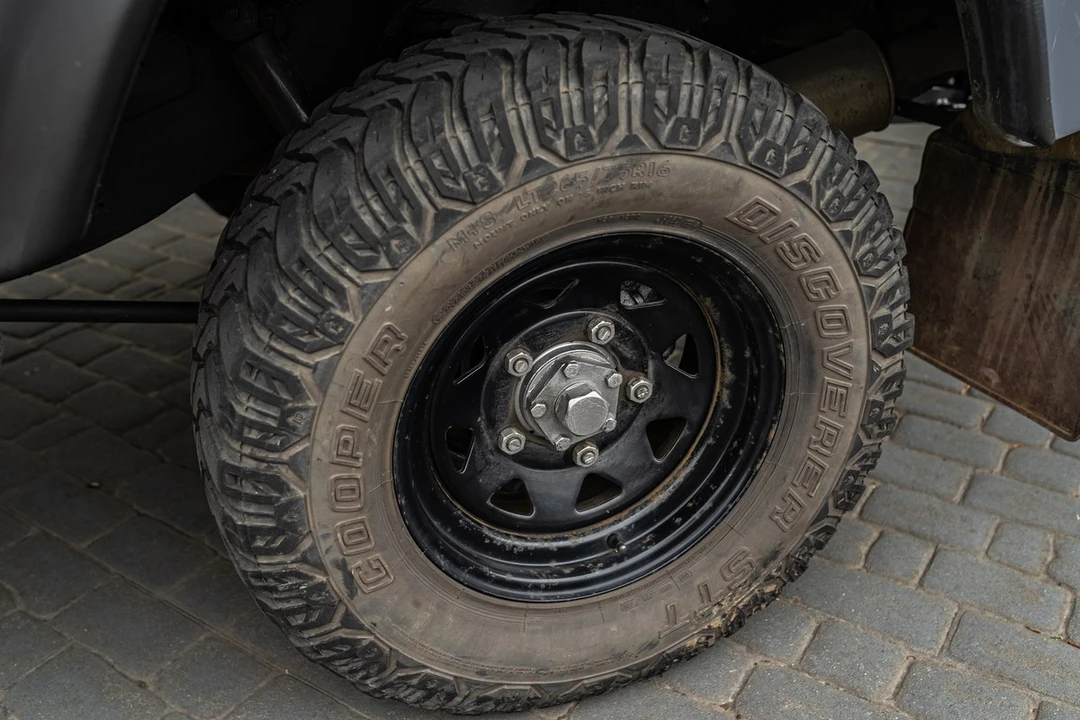 2003 Land Rover Defender 110 - Image 13 of 30