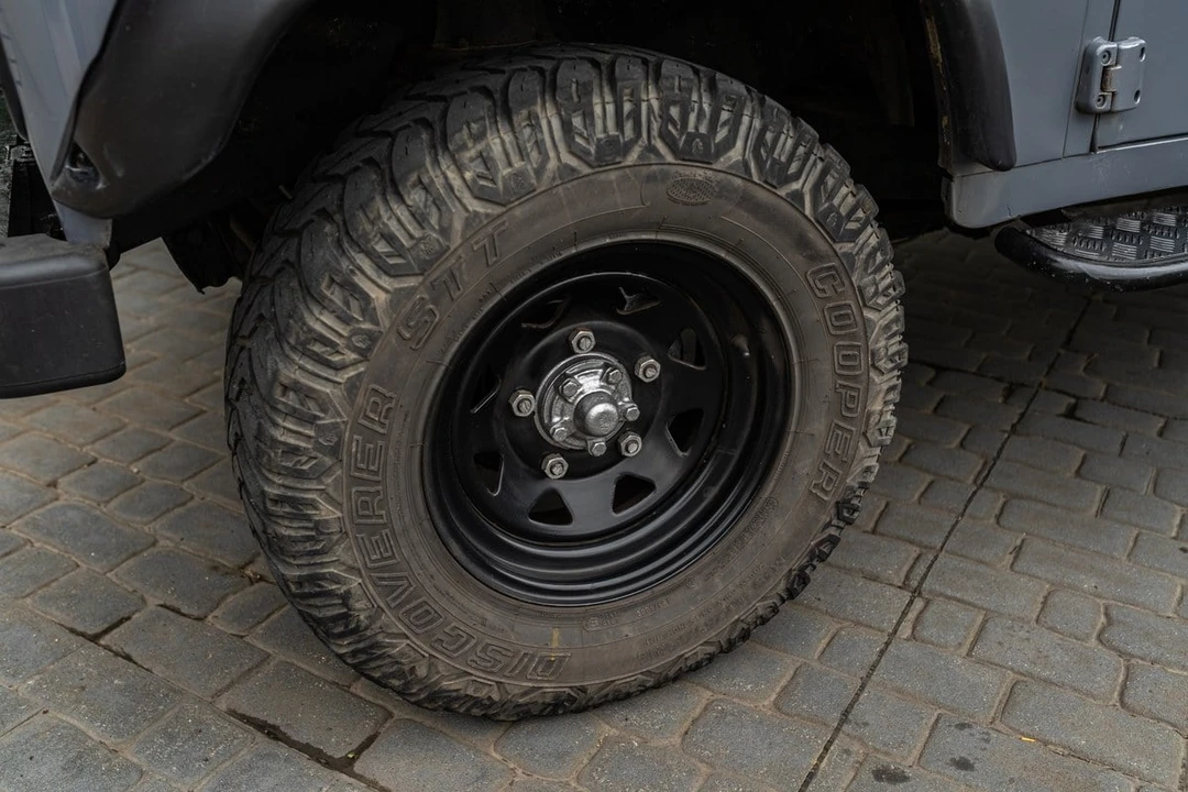 2003 Land Rover Defender 110 - Image 12 of 30