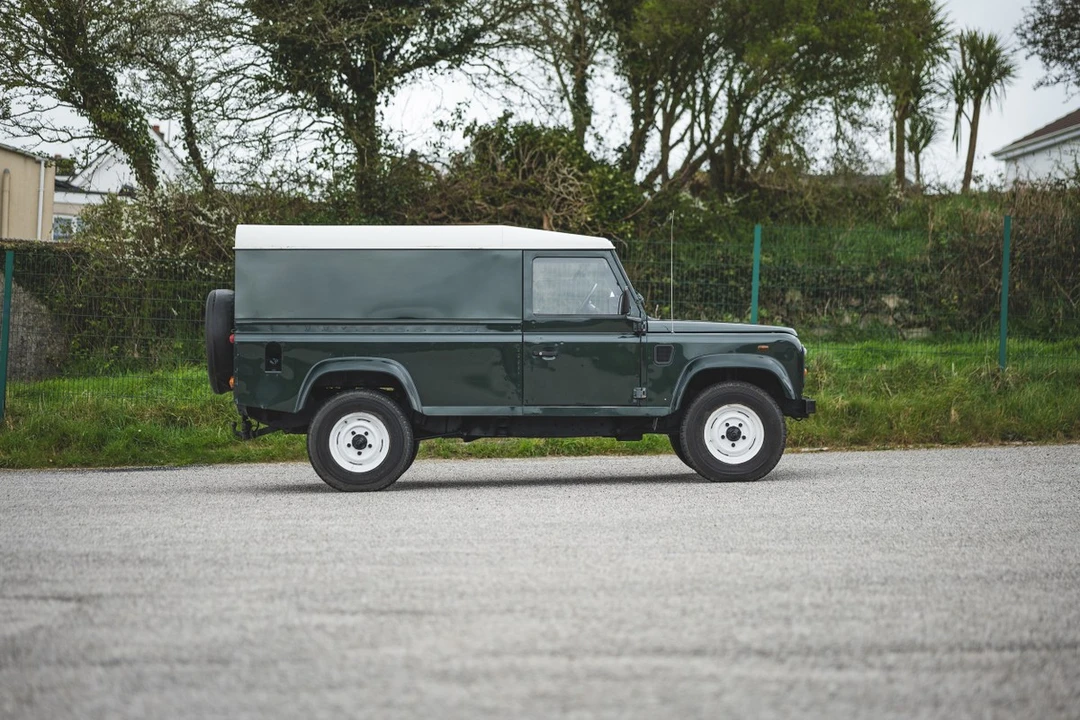 2003 Land Rover Defender 110 - Image 7 of 30