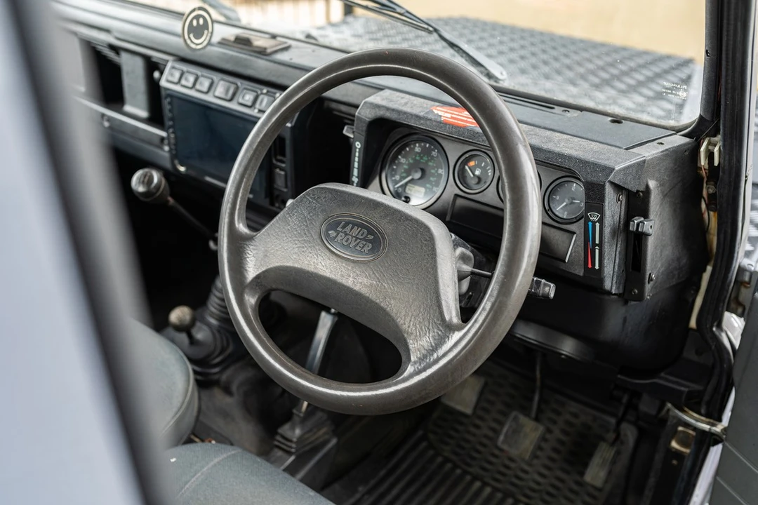 2003 Land Rover Defender 110 - Image 15 of 30