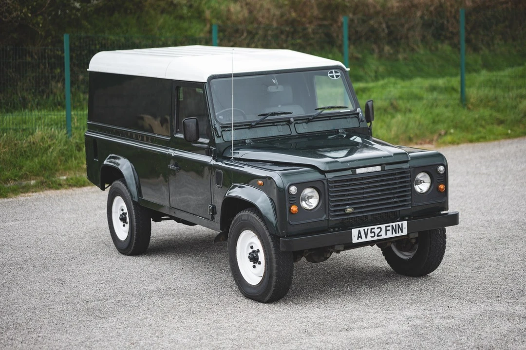 2003 Land Rover Defender 110 - Image 6 of 30