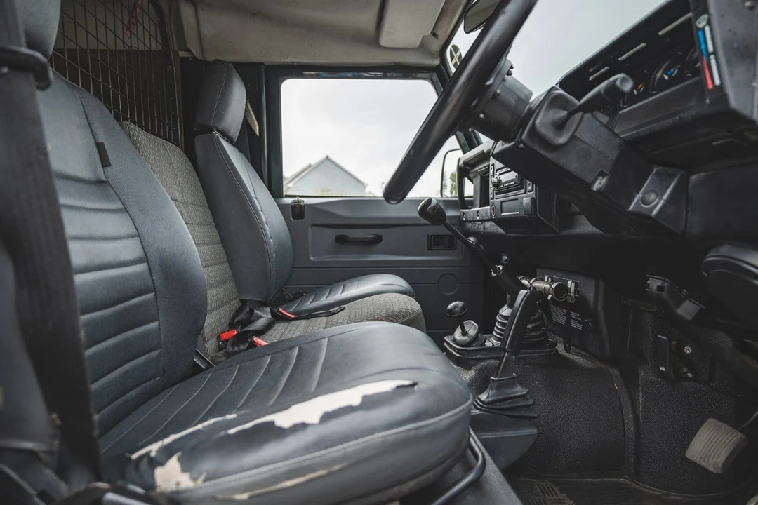 2003 Land Rover Defender 110 - Image 20 of 30