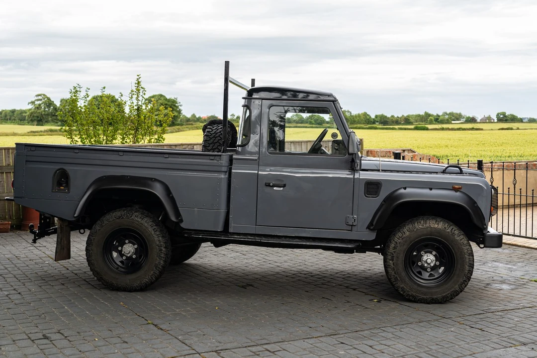 2003 Land Rover Defender 110 - Image 3 of 30
