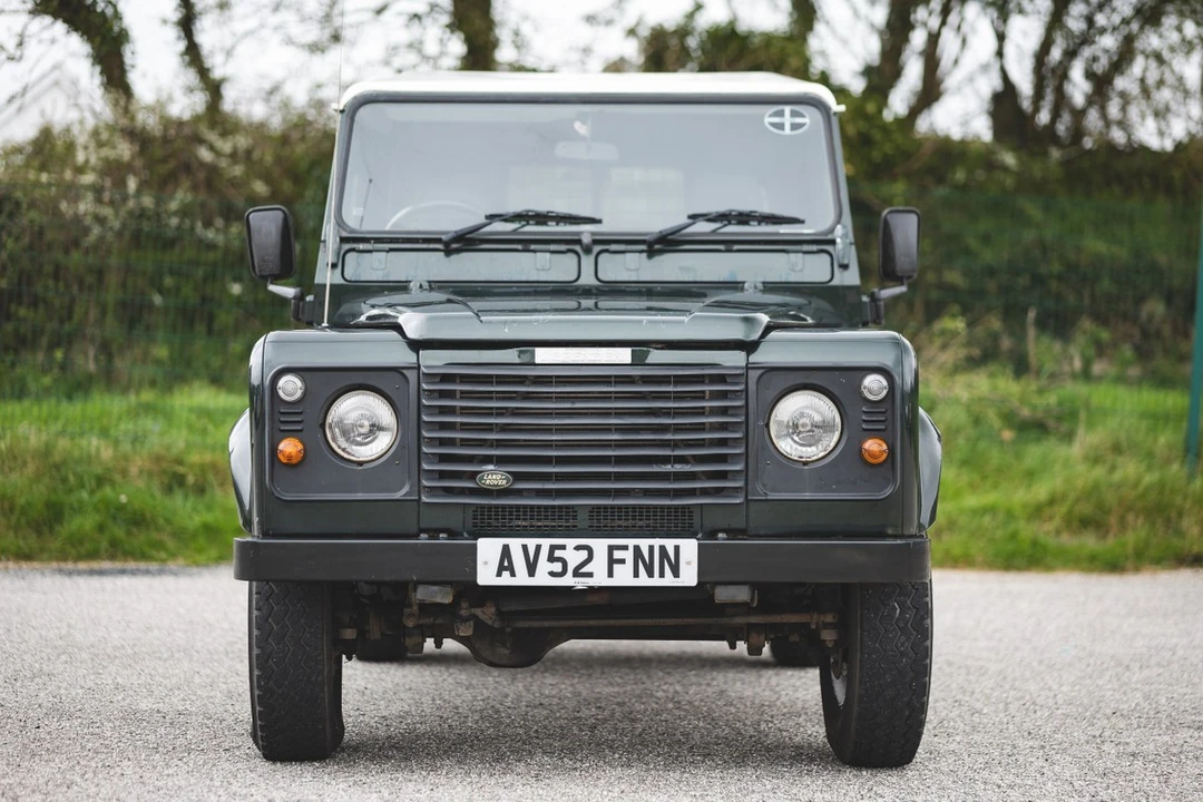 2003 Land Rover Defender 110 - Image 5 of 30