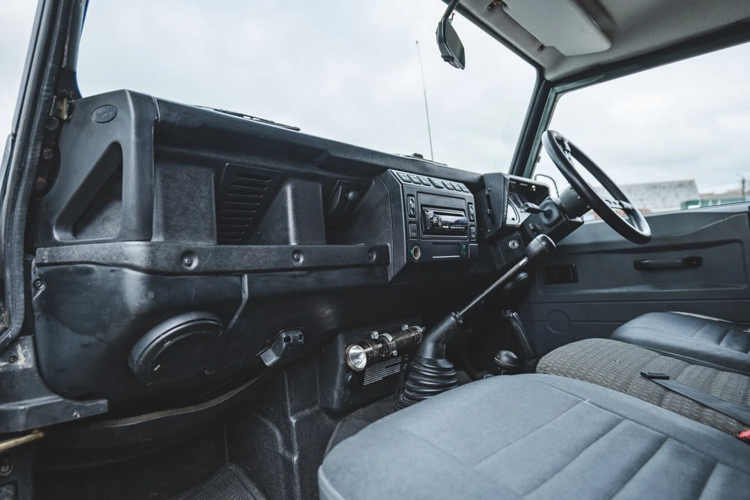 2003 Land Rover Defender 110 - Image 17 of 30
