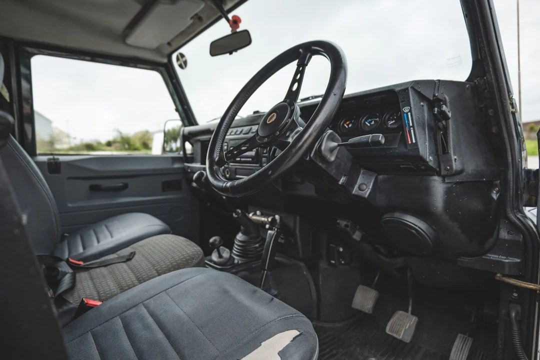 2003 Land Rover Defender 110 - Image 21 of 30