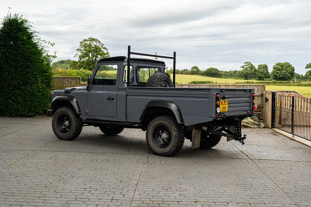 2003 Land Rover Defender 110 - Image 7 of 30