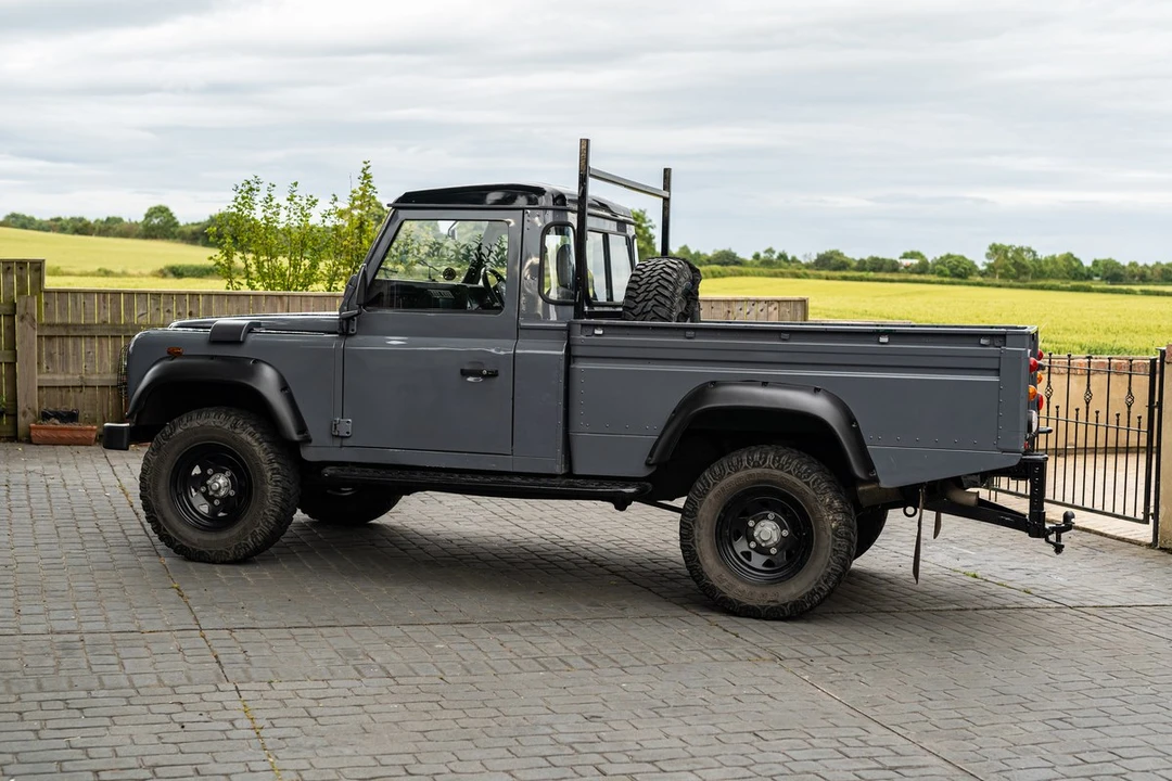 2003 Land Rover Defender 110 - Image 8 of 30