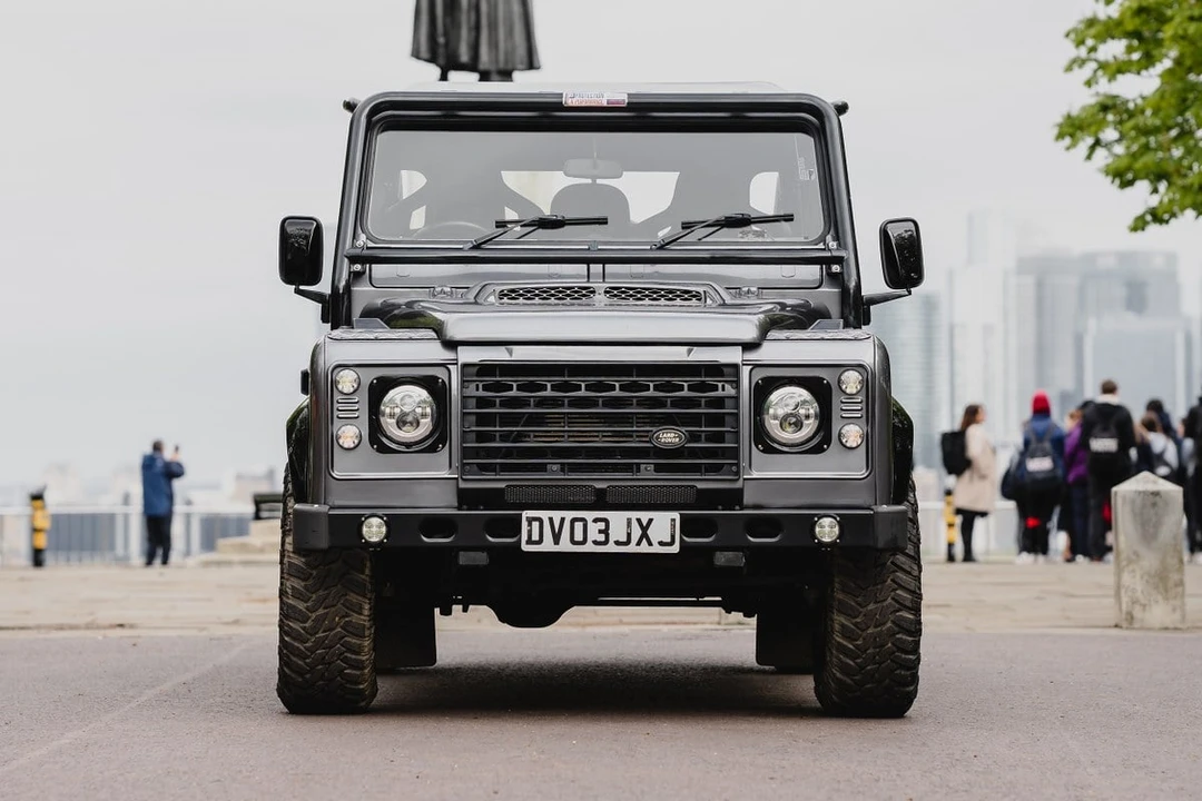 2003 Land Rover Defender 110 - Image 6 of 30
