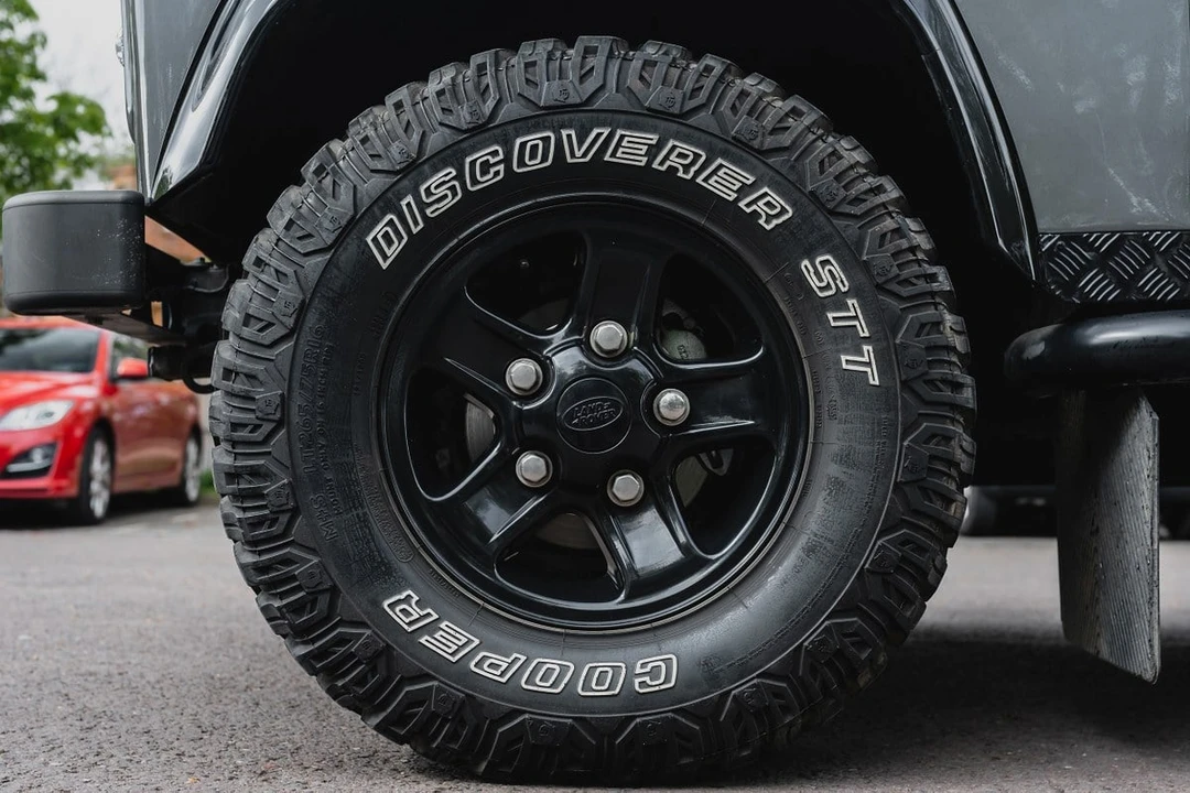 2003 Land Rover Defender 110 - Image 20 of 30